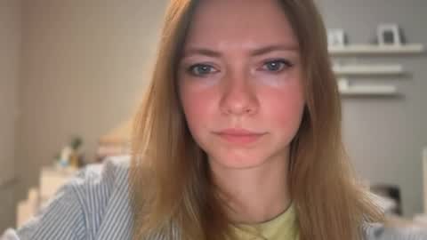 Snapshot of lux_millie chatting on June 3, 2026, 9:31 pm Millie online show from June 3, 2026, 9:31 pm