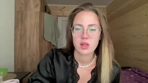 Snapshot of luxie_queen chatting on July 30, 2026, 6:34 am Katie online show from July 30, 2026, 6:34 am