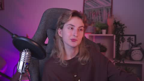 Snapshot of luxrayi chatting on January 13, 2025, 8:47 am Ray online show from January 13, 2025, 8:47 am