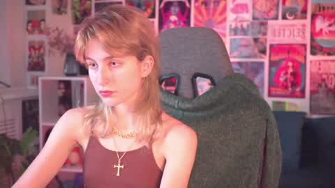 Snapshot of luxrayi chatting on January 16, 2025, 6:03 am Ray online show from January 16, 2025, 6:03 am