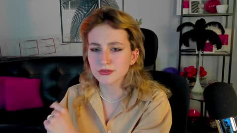 Snapshot of luxrayi chatting on January 25, 2025, 6:24 pm Ray online show from January 25, 2025, 6:24 pm