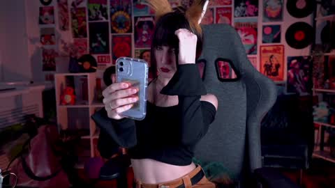 Snapshot of luxrayi chatting on February 1, 2025, 6:08 pm Ray online show from February 1, 2025, 6:08 pm