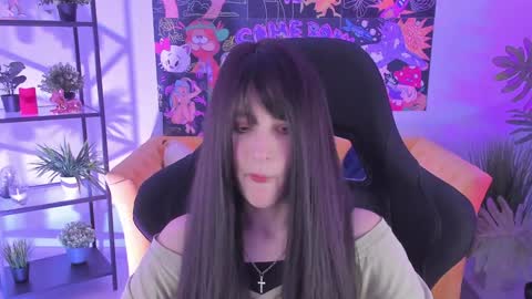 Snapshot of luxrayi chatting on February 5, 2025, 6:15 pm Ray online show from February 5, 2025, 6:15 pm