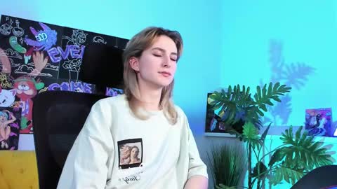 Snapshot of luxrayi chatting on February 18, 2025, 3:42 am Ray online show from February 18, 2025, 3:42 am