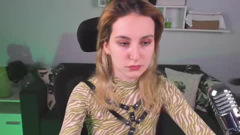 Snapshot of luxrayi chatting on March 2, 2025, 5:58 pm Ray online show from March 2, 2025, 5:58 pm