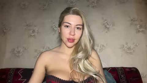 LuxSonyaStar online show from December 14, 2025, 8:13 pm