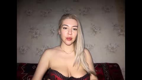 Snapshot of luxsonyastar chatting on May 5, 2026, 8:50 pm LuxSonyaStar online show from May 5, 2026, 8:50 pm