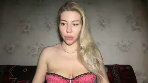 Snapshot of luxsonyastar chatting on June 15, 2026, 8:22 pm LuxSonyaStar online show from June 15, 2026, 8:22 pm
