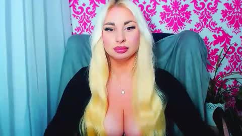Luxuriaa online show from May 18, 2026, 7:20 pm