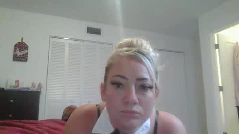 Snapshot of luxuriousbunny chatting on October 28, 2025, 3:43 am luxuriousbunny online show from October 28, 2025, 3:43 am