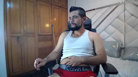 Snapshot of luxurycoupl chatting on January 24, 2025, 3:45 pm Lesly And Arnold online show from January 24, 2025, 3:45 pm