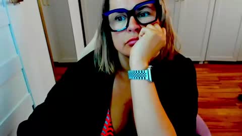 Snapshot of luxxx_diana chatting on July 16, 2026, 3:23 am Diana online show from July 16, 2026, 3:23 am