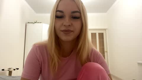 Snapshot of luzcawthron chatting on September 11, 2025, 6:19 pm Mia online show from September 11, 2025, 6:19 pm