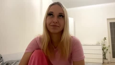 Snapshot of luzcawthron chatting on October 11, 2025, 4:27 pm Mia online show from October 11, 2025, 4:27 pm