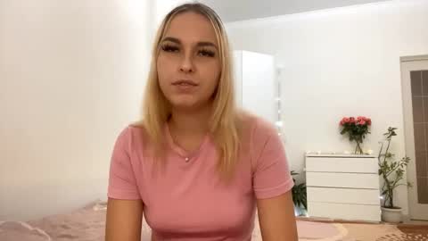 Snapshot of luzcawthron chatting on October 20, 2025, 3:01 pm Mia online show from October 20, 2025, 3:01 pm