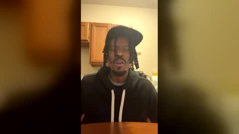 Snapshot of luzy3435 chatting on February 18, 2026, 5:36 am luzy3435 online show from February 18, 2026, 5:36 am