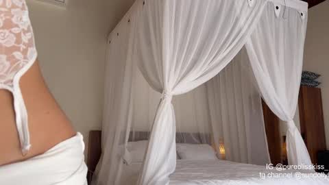 lxsundolyxl_ online show from April 19, 2026, 2:11 am