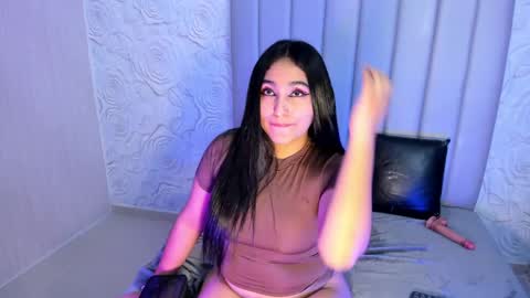 LYA DUBOIS  online show from April 7, 2026, 9:48 pm