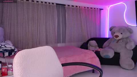 Lyann  online show from October 24, 2025, 2:30 am