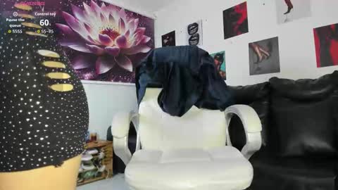  Lycoris  online show from November 22, 2025, 9:25 pm