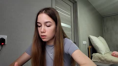 Snapshot of lydabitting chatting on December 20, 2025, 4:30 am Mia online show from December 20, 2025, 4:30 am