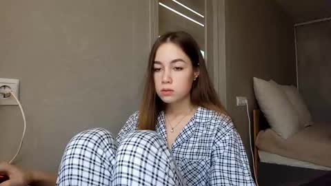 Snapshot of lydabitting chatting on December 23, 2025, 6:11 am Mia online show from December 23, 2025, 6:11 am