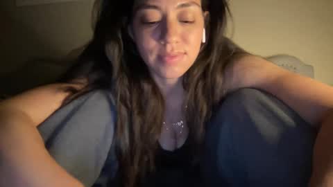 Snapshot of lylajades chatting on January 9, 2025, 6:27 am Olivia online show from January 9, 2025, 6:27 am