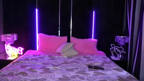 lylanimfa online show from March 7, 2025, 6:57 am