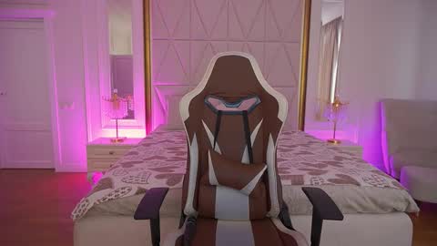 lylanimfa online show from March 22, 2026, 7:12 am