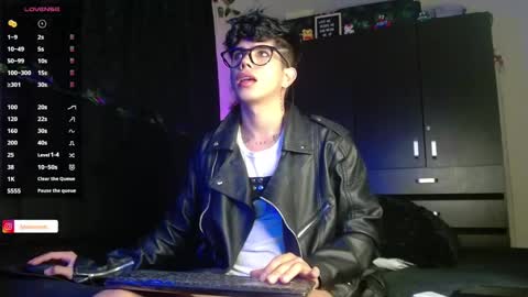 Lyle Bennett Freelance Model online show from January 20, 2025, 11:13 am