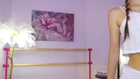 Snapshot of lyly_loveyou chatting on December 10, 2024, 5:39 am Lyly online show from December 10, 2024, 5:39 am