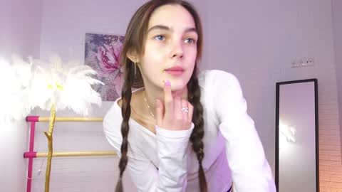 Snapshot of lyly_loveyou chatting on December 23, 2024, 5:28 am Lyly online show from December 23, 2024, 5:28 am