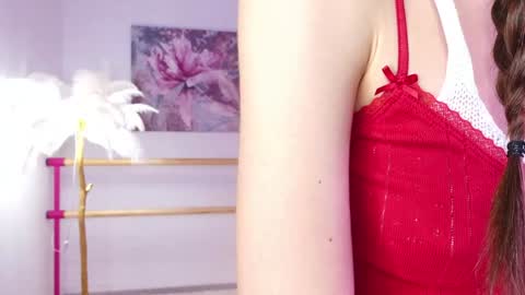 Snapshot of lyly_loveyou chatting on January 18, 2025, 5:41 am Lyly online show from January 18, 2025, 5:41 am