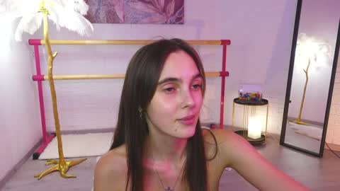 Snapshot of lyly_loveyou chatting on January 19, 2025, 1:01 pm Lyly online show from January 19, 2025, 1:01 pm