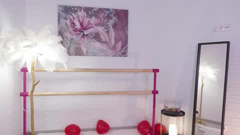 Snapshot of lyly_loveyou chatting on February 16, 2025, 5:37 am Lyly online show from February 16, 2025, 5:37 am