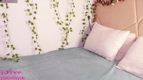 Snapshot of lyly_loveyou chatting on October 13, 2025, 5:40 am Lyly online show from October 13, 2025, 5:40 am