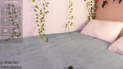 Snapshot of lyly_loveyou chatting on October 17, 2025, 5:43 am Lyly online show from October 17, 2025, 5:43 am