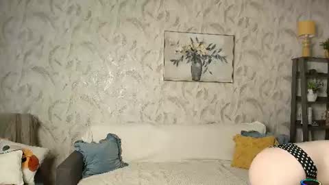 Snapshot of lynafrost chatting on July 25, 2026, 5:38 am LynaFrost online show from July 25, 2026, 5:38 am