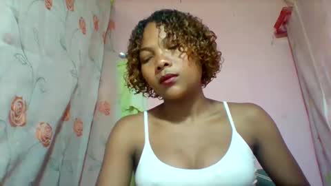 lyndah19 online show from February 17, 2026, 8:22 am