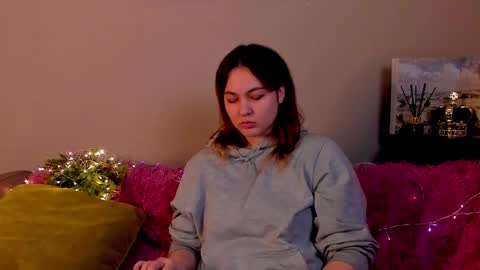 Snapshot of lynetteakey chatting on December 6, 2024, 5:55 pm Alice online show from December 6, 2024, 5:55 pm