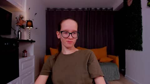 Sara online show from March 7, 2025, 1:42 am