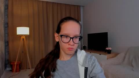 Sara online show from September 14, 2025, 4:17 pm