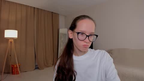 Sara online show from September 28, 2025, 4:01 pm