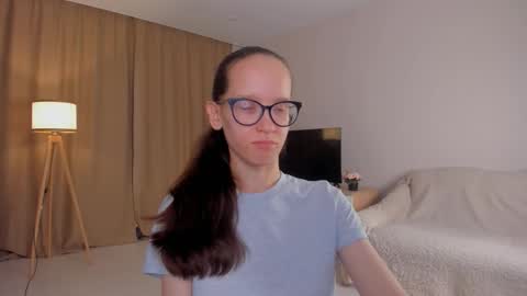 Sara online show from October 15, 2025, 4:40 pm