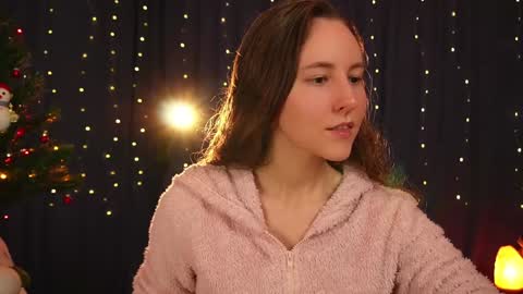 Snapshot of lynn_feline chatting on January 1, 2025, 5:01 am Lynn online show from January 1, 2025, 5:01 am