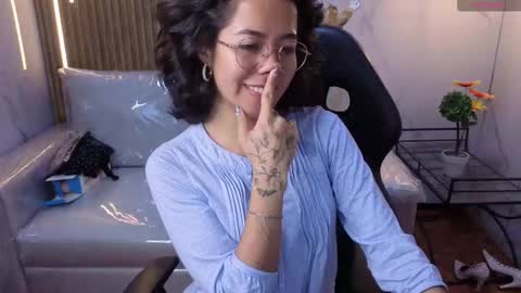 lynn_turner_ online show from February 6, 2026, 1:03 pm