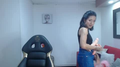 lynn_turner_ online show from April 13, 2026, 7:41 pm