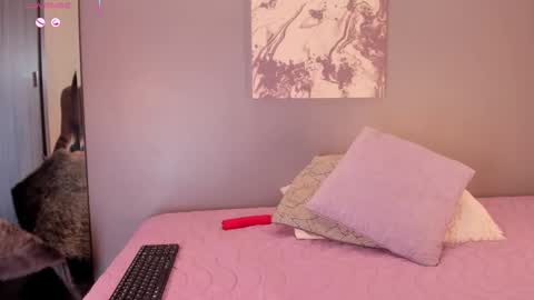 lynnsam_ online show from September 26, 2025, 11:09 pm