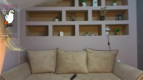 Lynn online show from September 18, 2025, 5:37 pm