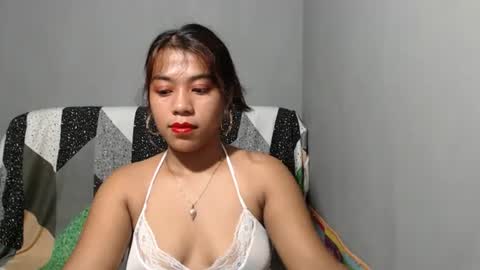 Snapshot of lynskaye2005 chatting on June 21, 2026, 8:33 pm Lyn online show from June 21, 2026, 8:33 pm